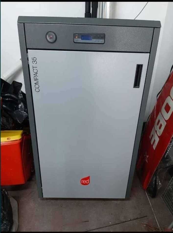 RED COMPACT 35
